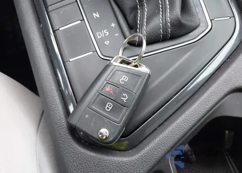 2021 Volkswagen Tiguan 2.0T Se/2.0T Se R-Line Black/2.0T Sel from USA, damaged, VIN 3VV3B7AX7MM076542